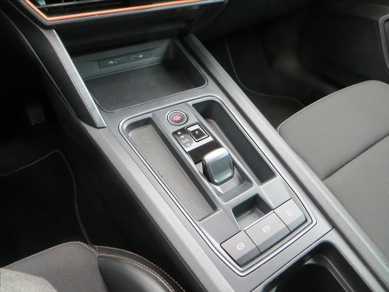 Cupra Formentor 1,5 TSI 110Kw DSG ACC LED ČR - fotka 12 z 22