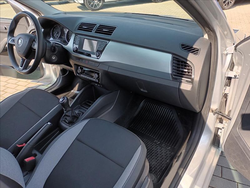 Škoda Fabia 1,2 TSI,66KW,DIGIKLIMA,TEMPOMA - fotka 22 z 36