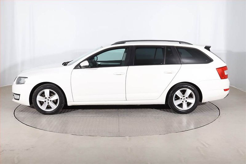 Škoda Octavia (2015) 1.6 TDI, Tempomat - fotka 3 z 21