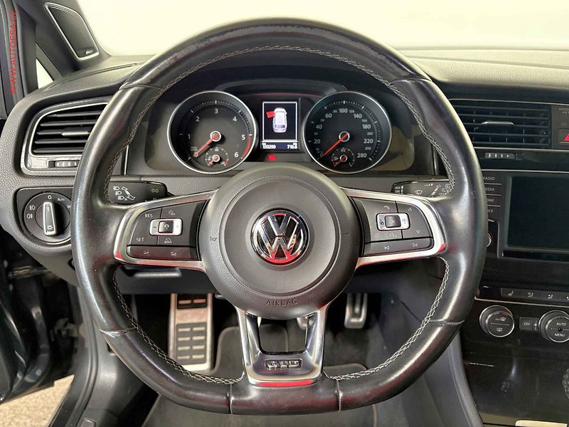 Volkswagen Golf (2016) 2.0 TDi, GTD, bixen, panor - fotka 16 z 17