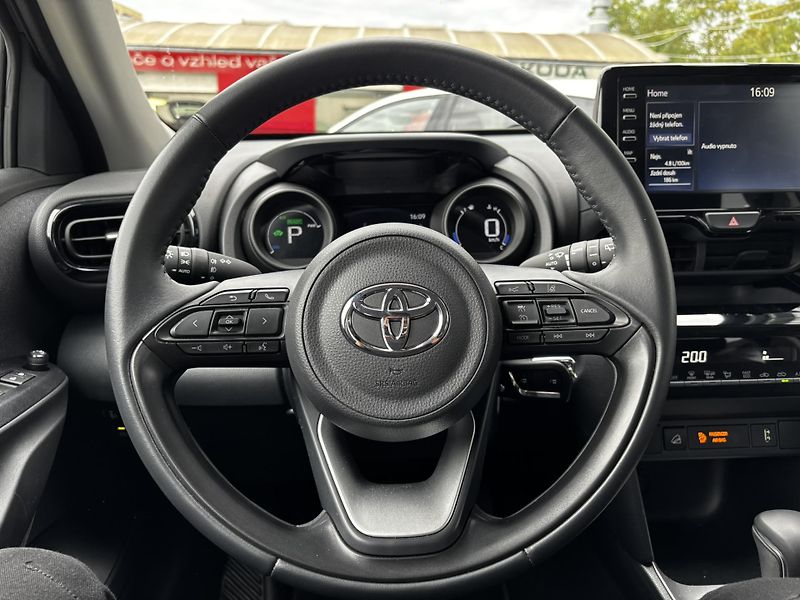 Toyota Yaris Cross (2024)  Comfort 1.5 Hybrid 4WD - fotka 10 z 13
