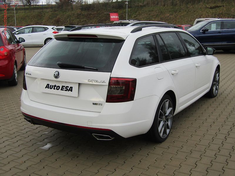 Škoda Octavia (2014) 2.0 TDi, ČR, RS, DSG, bixen - fotka 6 z 17
