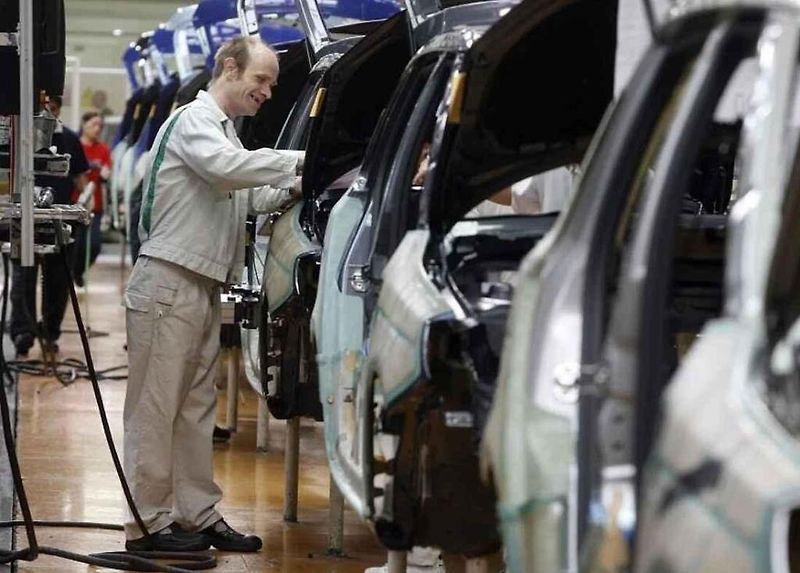 Výroba automobilů.