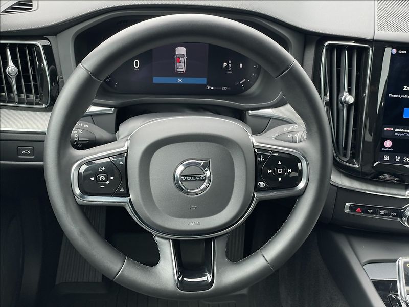 Volvo XC60 2,0 B4 A8 Ultimate Dark - fotka 8 z 23