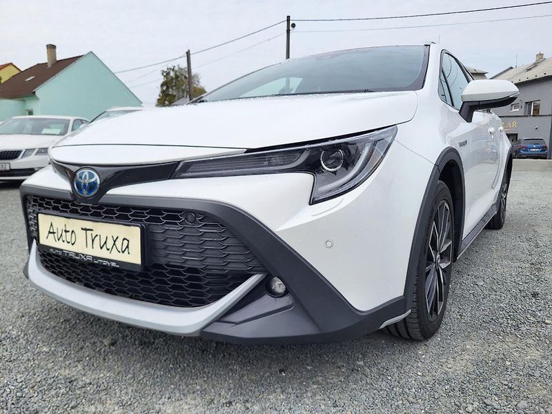 Toyota Corolla 2.0 Hybrid e-CVT 112kW Trek - fotka 33 z 46