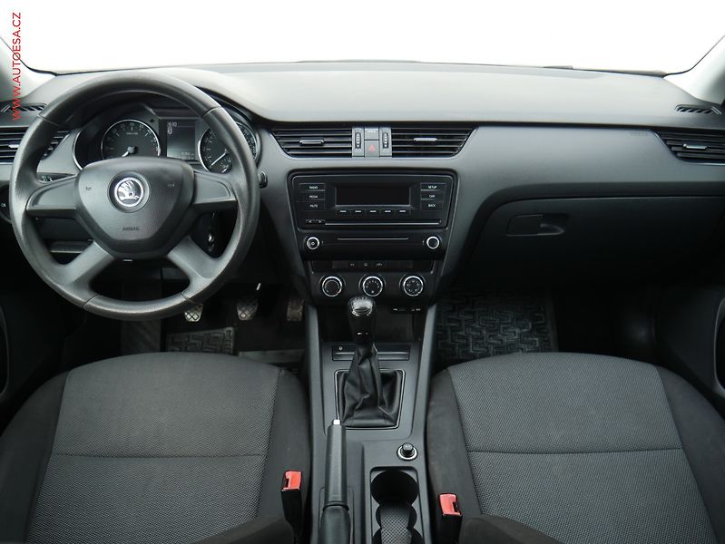 Škoda Octavia (2015) 1.6 TDi, ČR, Active, AC - fotka 8 z 14