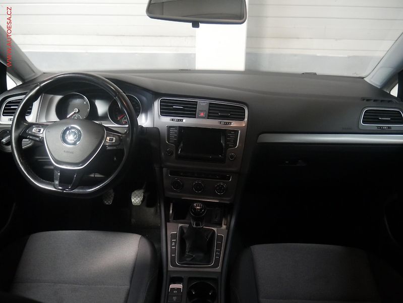 Volkswagen Golf (2015) 1.6TDi, AC, výhřev sed - fotka 8 z 19