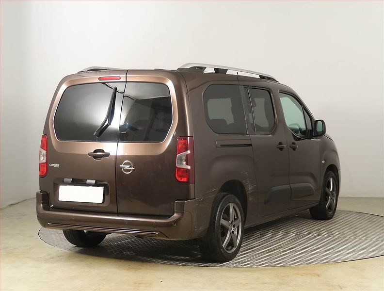 Opel Combo (2019) Maxi Enjoy 1.5 CDTI, 5Míst, ČR - fotka 5 z 20