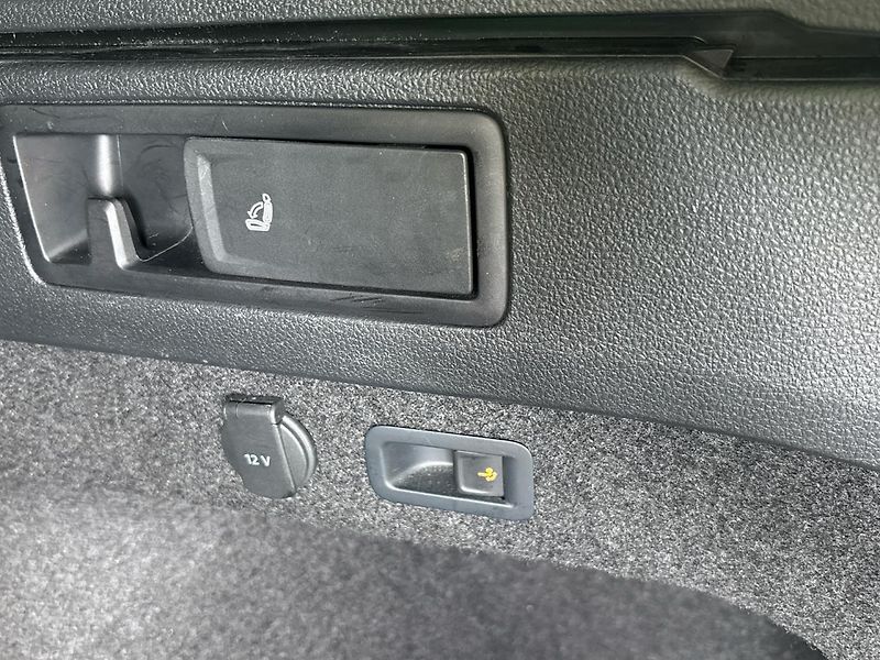 Volkswagen Passat Business DSG - fotka 31 z 31