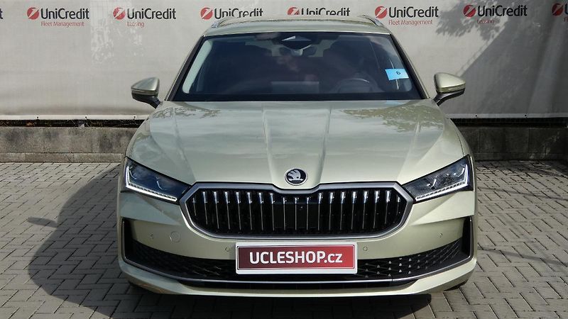 Škoda Superb 2.0 TDI 110kW L&K Combi DSG - fotka 2 z 30