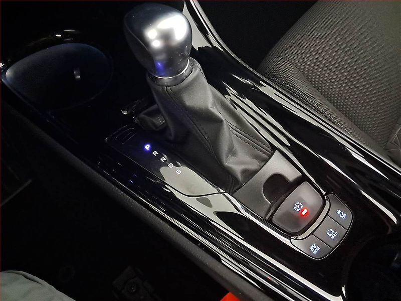 Toyota C-HR (2022) 1.8 Hybrid - fotka 13 z 21