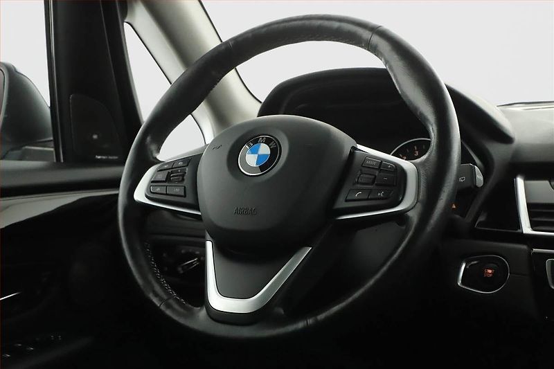 BMW Řada 2 (2016) 225xe Active Tourer, 4X4 - fotka 14 z 22