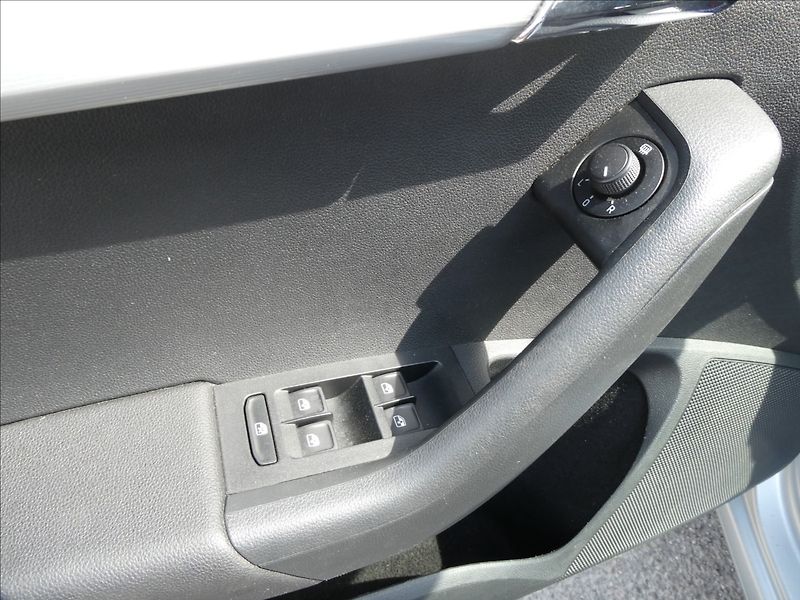 Škoda Octavia 1,6 TDI 81kW Style auto klima - fotka 27 z 35