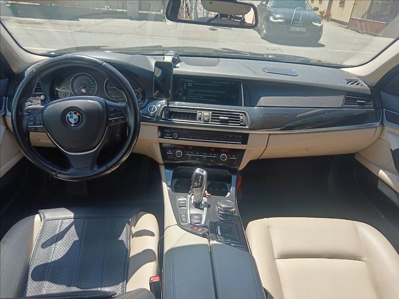 BMW Řada 5 2,0 525D Xdrive - fotka 18 z 24
