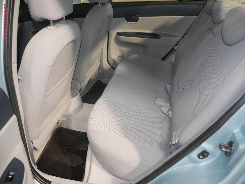 Hyundai Accent (2008) 1.4i, ČR, AC, zmk.řazení - fotka 10 z 15
