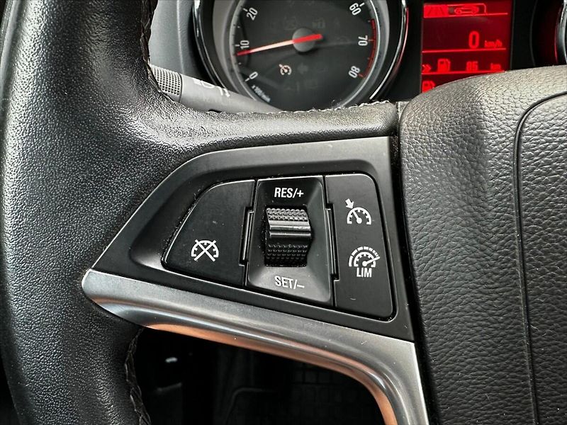 Opel Astra 1,4 103 kW TURBO automat, CZ - fotka 22 z 36
