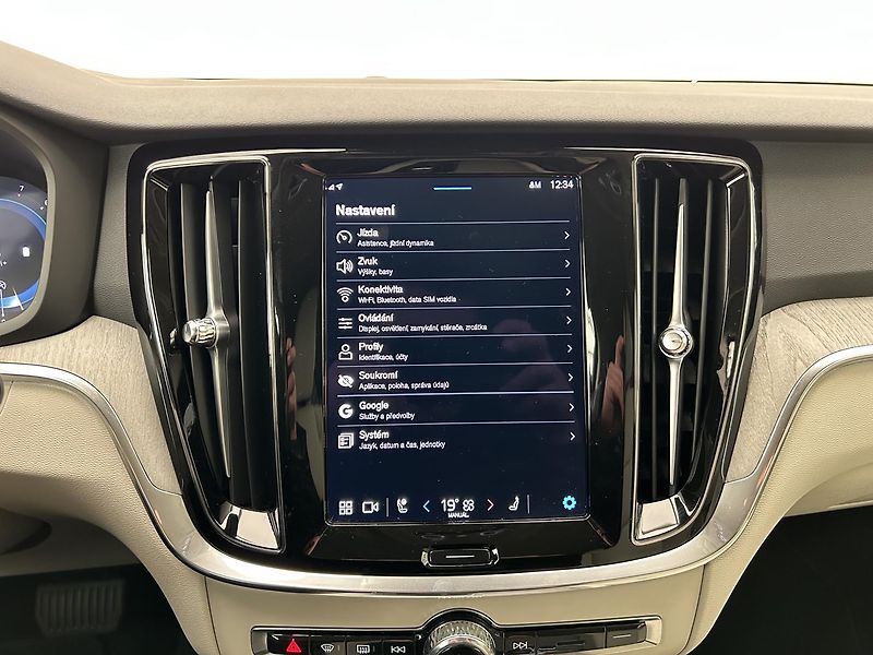 Volvo V60 2.0 B5 4x4 CC PLUS - fotka 28 z 31