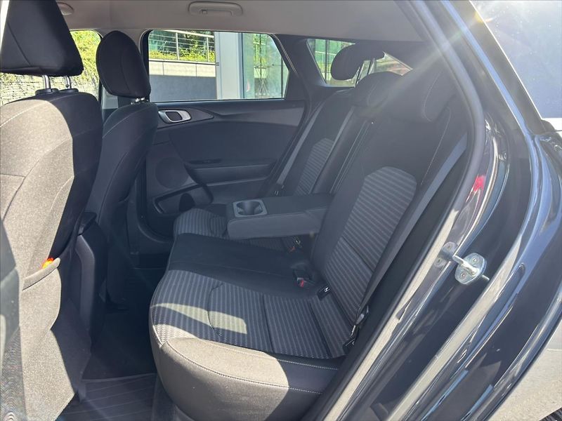 Kia Ceed 1,5 TGDi AT TOP PLNÝservisKIA - fotka 12 z 44