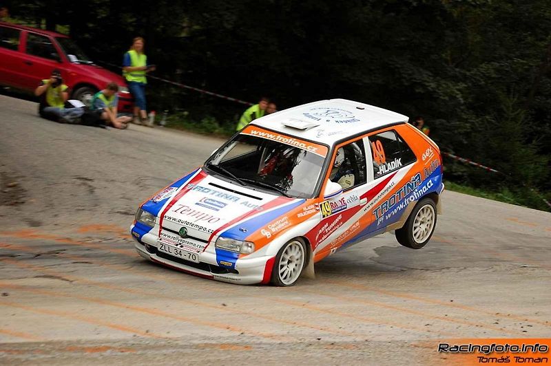 Jiří Hladík se svým zbrusu novým vozem Renault Clio Rally5 Phase II.