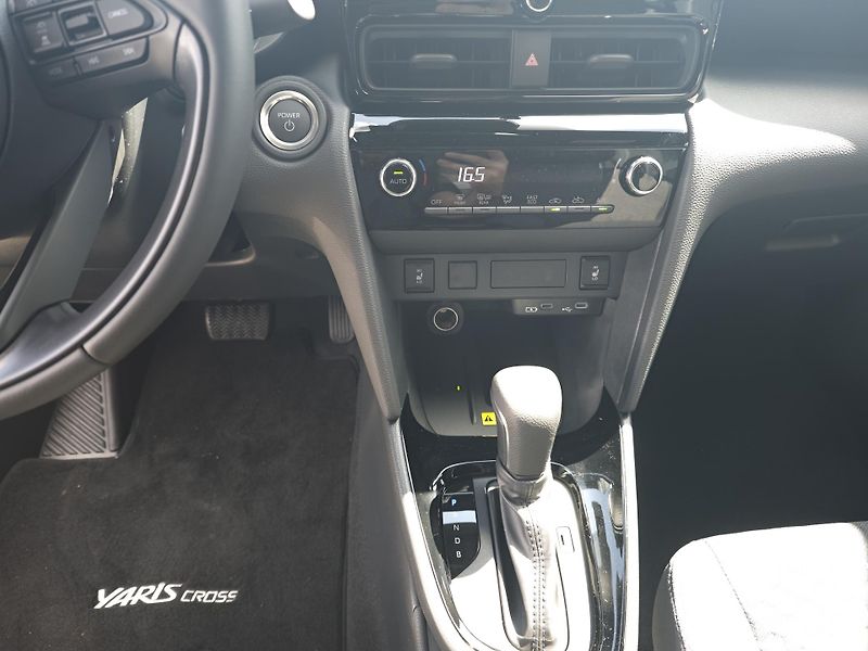 Toyota Yaris Cross (2025) 1.5 HEV 130 1 CVT (2x4) STYLE - fotka 13 z 14