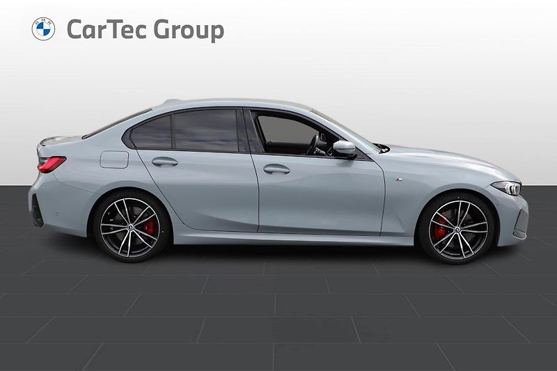 BMW Řada 3 330i Sedan - fotka 6 z 14