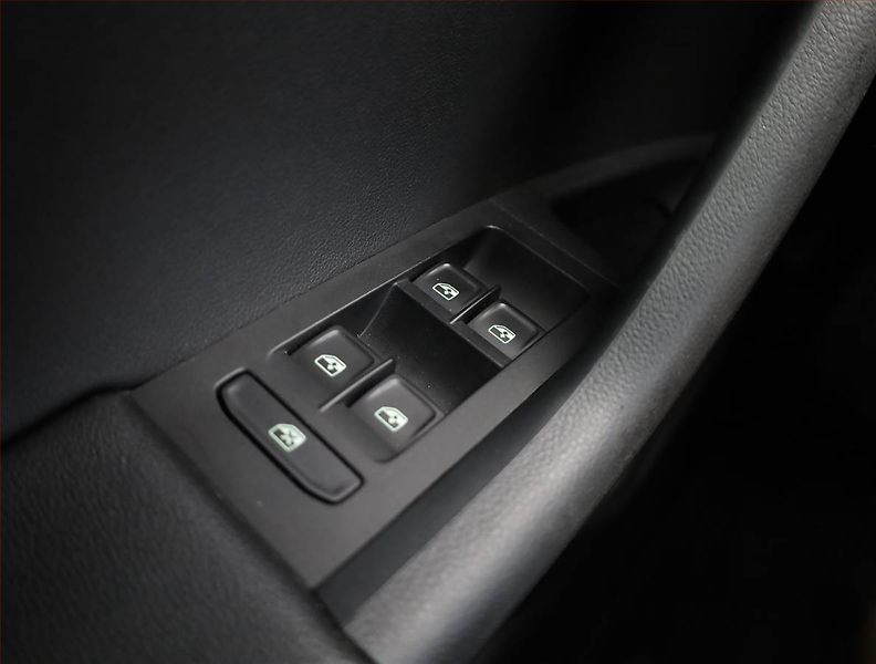 Škoda Octavia (2019) Ambition 1.6 TDI, Serv.kniha - fotka 17 z 19