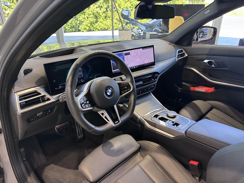 BMW Řada 3 320d xDrive Touring M-Sport - fotka 8 z 22