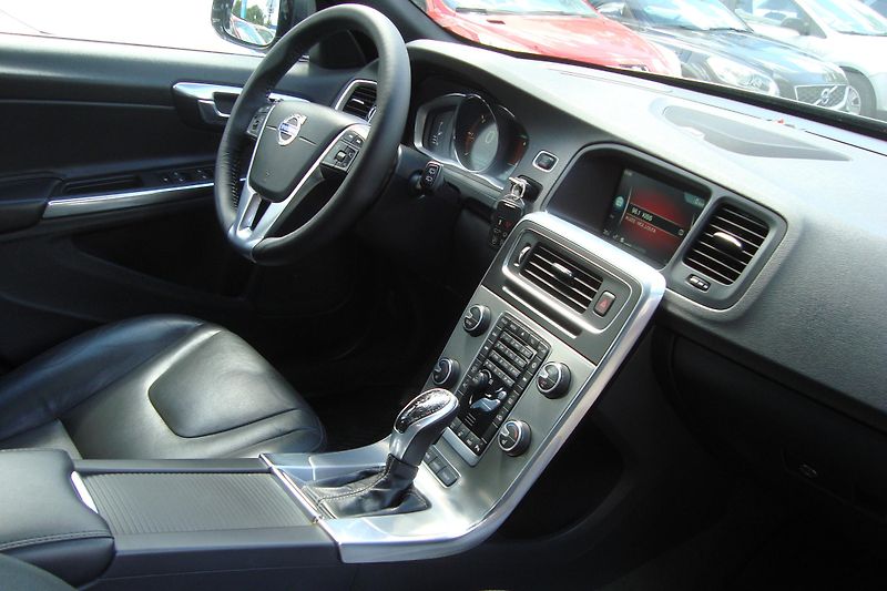 Volvo V60 (2013) PLUG-IN-HYBRID,2.4D6,AWD,158kW - fotka 52 z 78