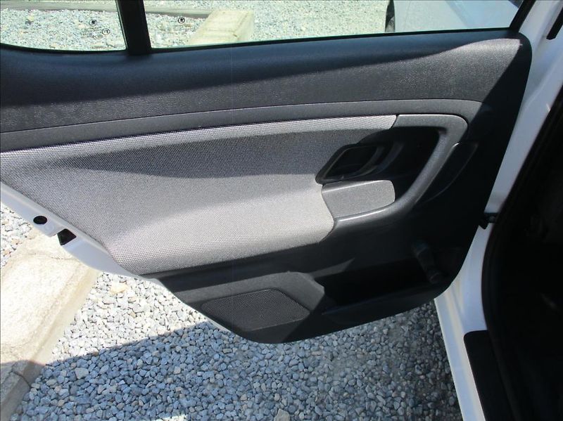 Škoda Fabia 1,2 TSi, klimatizace,serviska, - fotka 15 z 39