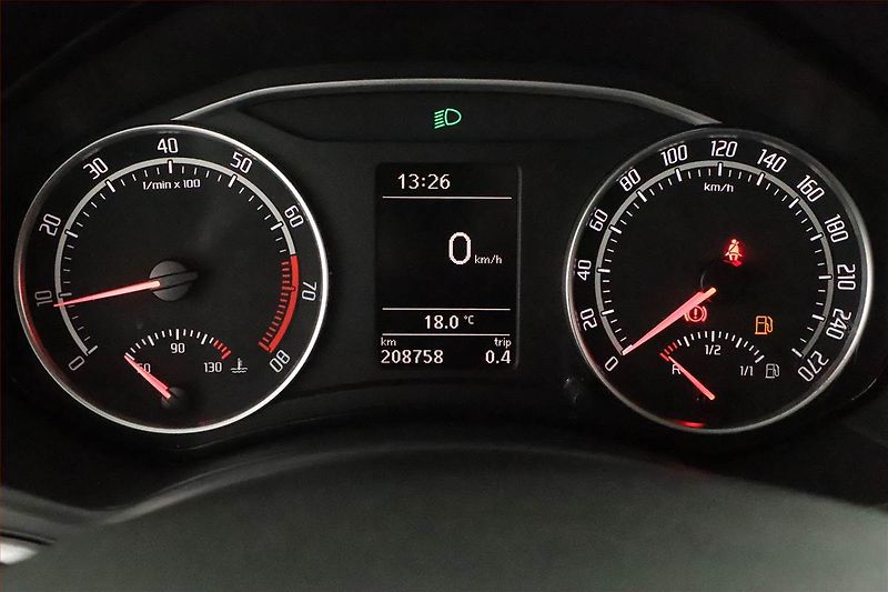 Škoda Octavia (2011) RS 2.0 TSI, Xenony, Tempomat - fotka 8 z 15