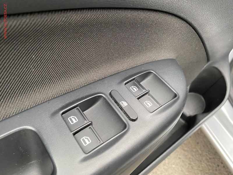 Škoda Octavia (2012) 1.6TDi, AC, temp - fotka 13 z 18