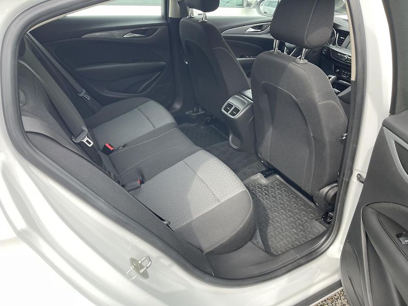 Opel Insignia 2.0CDTi 125kW AT-NEHAV-DPH-ČR! - fotka 18 z 32