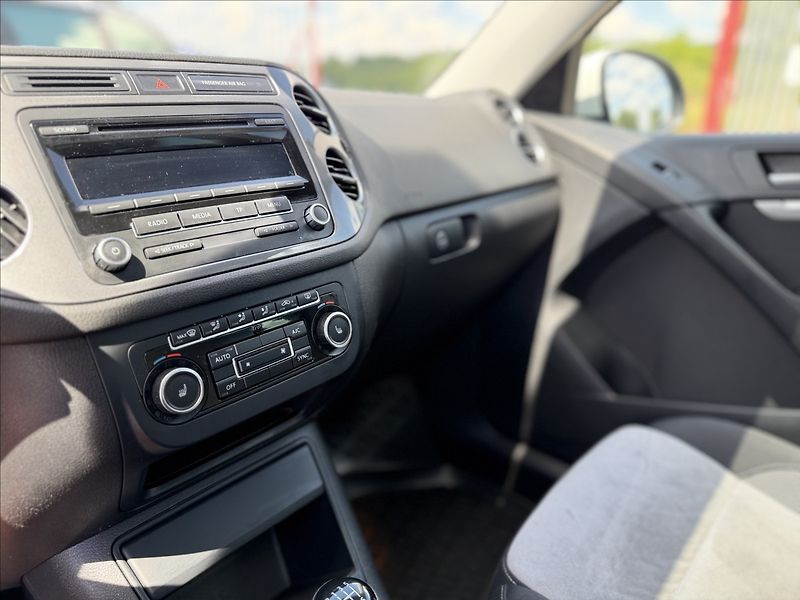 Volkswagen Tiguan 1,4 TSI PANORAMA, LED, BIXENON - fotka 17 z 36