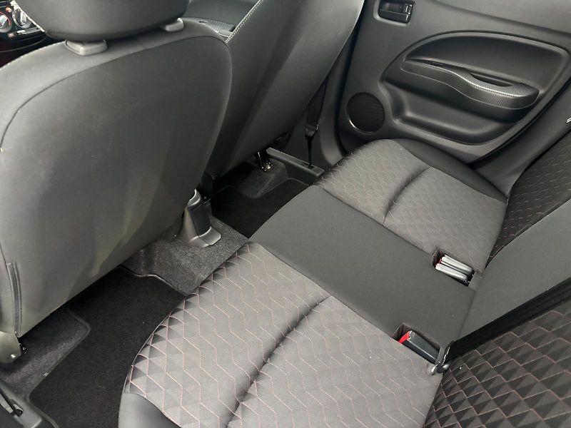 Mitsubishi Space Star 1.2 MIVEC 59kW - fotka 23 z 25