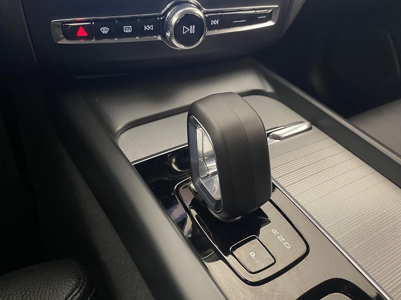 Volvo XC60 B5 AWD DARK PLUS AUT - fotka 28 z 53
