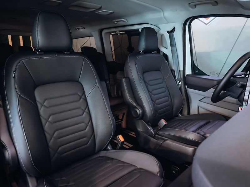 Ford Tourneo Custom 2.0 EcoBlue Titanium X - fotka 31 z 34