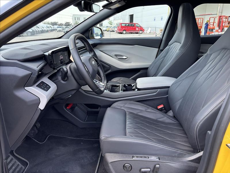 Ford Capri 0,0 Premium 79kWh AWD Panorama - fotka 21 z 42