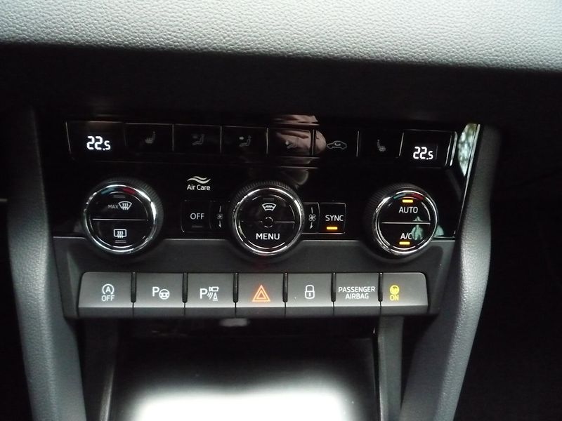 Škoda Karoq (2024) 2,0TSi 140kW DSG 4x4 SportLine - fotka 17 z 20