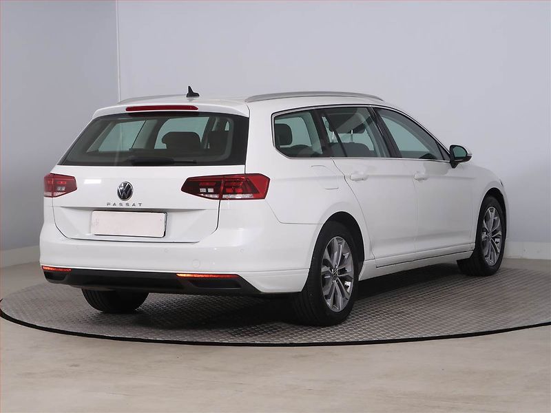 Volkswagen Passat (2020) Business 1.5 TSI, ČR,1.maj - fotka 5 z 18