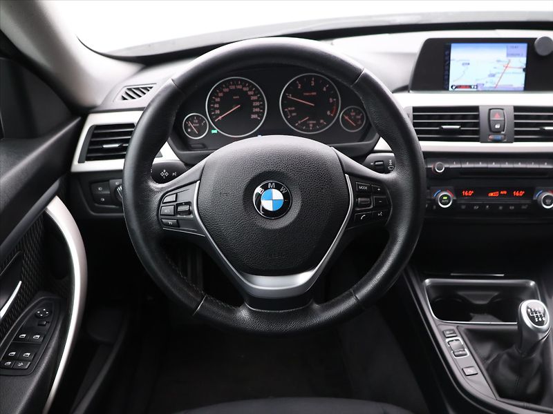 BMW Řada 3 2.0 320d 135kW GT Xenon - fotka 19 z 35