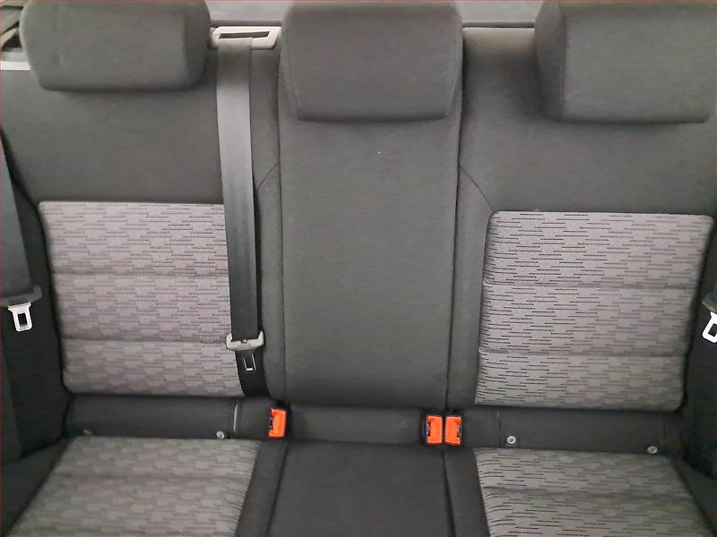 Škoda Octavia (2010) Ambiente 1.6 TDI, Serv.kniha - fotka 10 z 15
