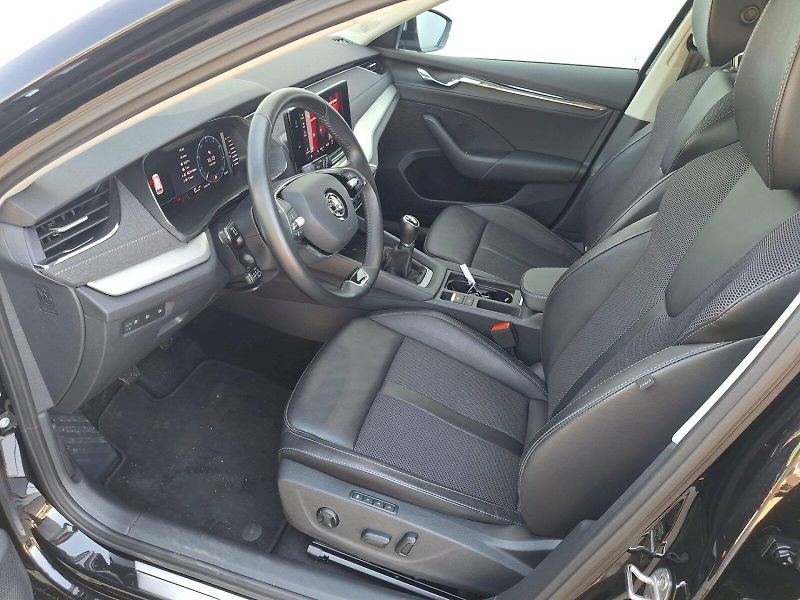 Škoda Octavia (2023) COMBI / 2.0 TDI / 85 kW / 6MP - fotka 17 z 33