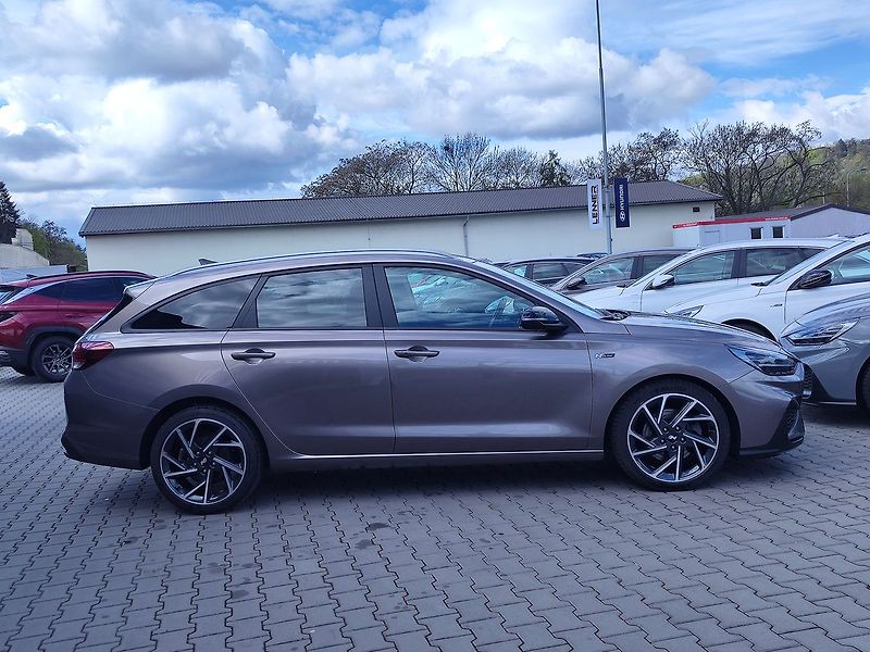 Hyundai i30 1.5 T-GDi/117kW N-Line DCT - fotka 4 z 33