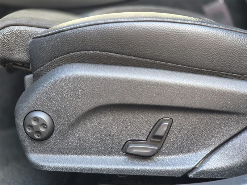 Mercedes-Benz Třídy E 220d*4M*AMG*head-up*webast - fotka 32 z 43