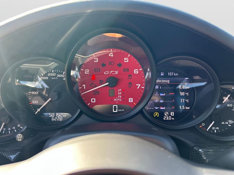Porsche 911 Carrera 4 GTS Coupe - fotka 19 z 29