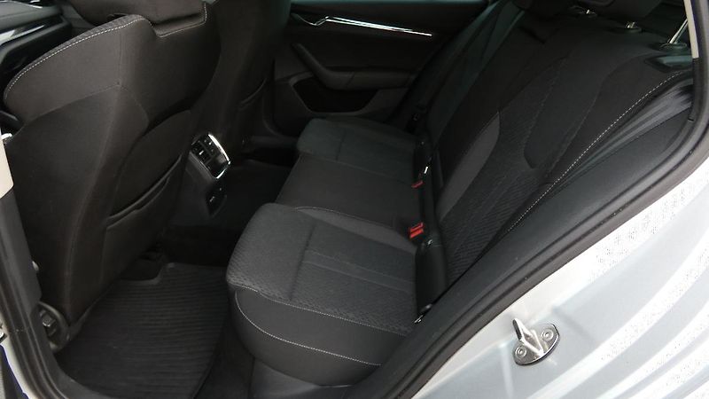 Škoda Octavia 2,0 TDI DSG Style 110 kW - fotka 20 z 23