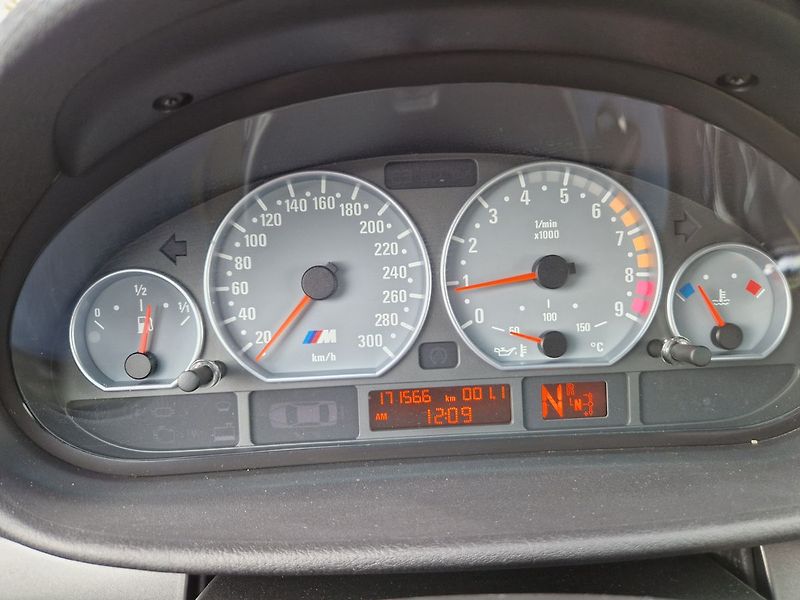 BMW M3 - fotka 18 z 39