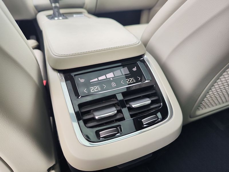 Volvo XC90 D5 2.0/173kW Inscription AT 4x - fotka 18 z 47