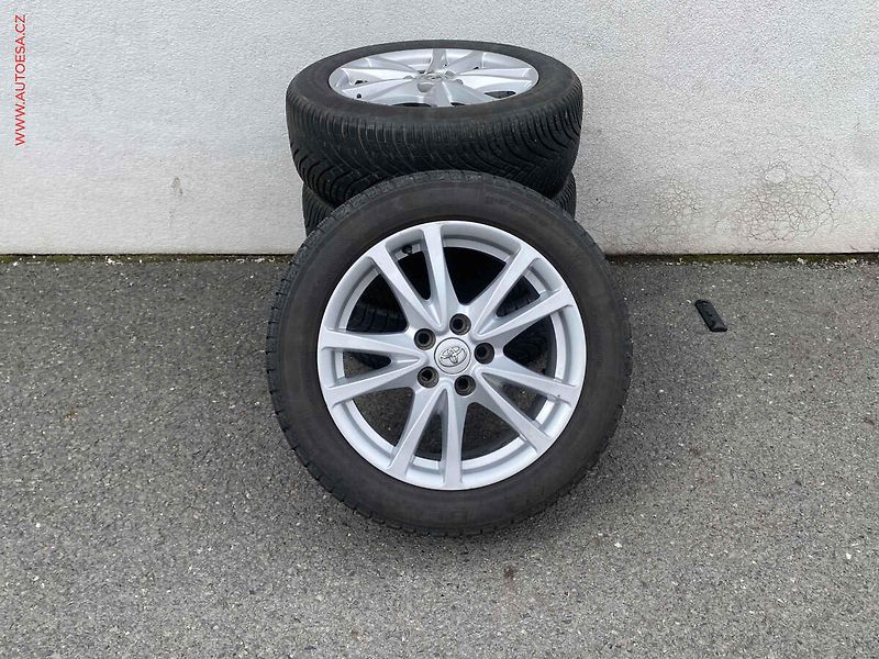 Toyota Avensis (2010) 1.8i, AC, TZ, navi - fotka 17 z 17