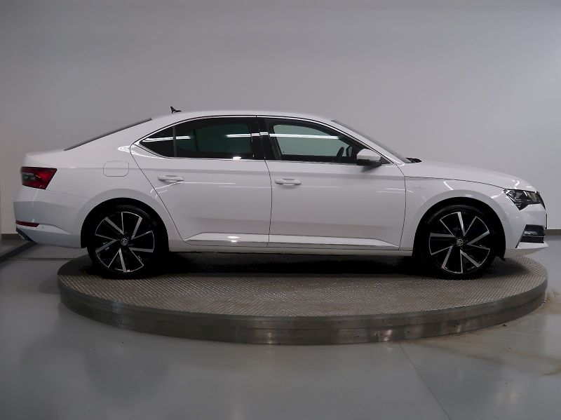 Škoda Superb (2024) LAURIN&KLEMENT 2.0TDI 147KW 4x - fotka 8 z 43